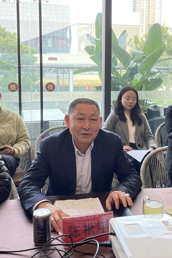 商会常务副会长、健康生物专业委员会主任、四川盖亚诊所连锁股份有限公司副董事长陈根平_副本.jpg