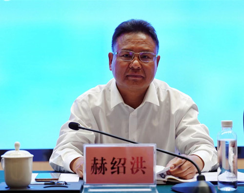 盐源县委书记赫绍洪介绍盐源县情况_副本.jpg